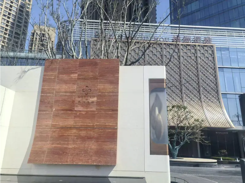 ब्लूवे चांग्शा पॉली जुइझोउ नोया होटल में उच्च ऊंचाई वाले तैराकी अनुभव का समर्थन करता है